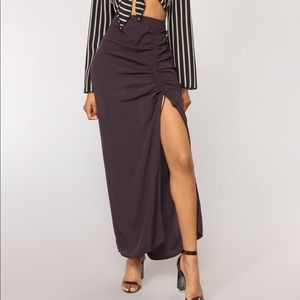 Skirt with high slit (charcoal)